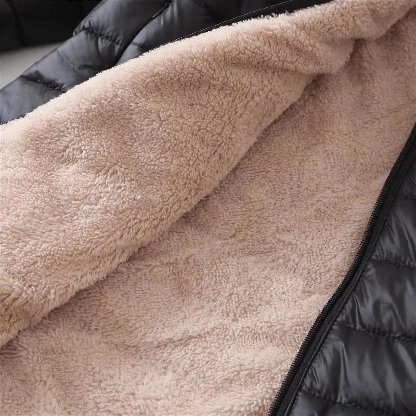 Abrigo de Invierno con Capucha