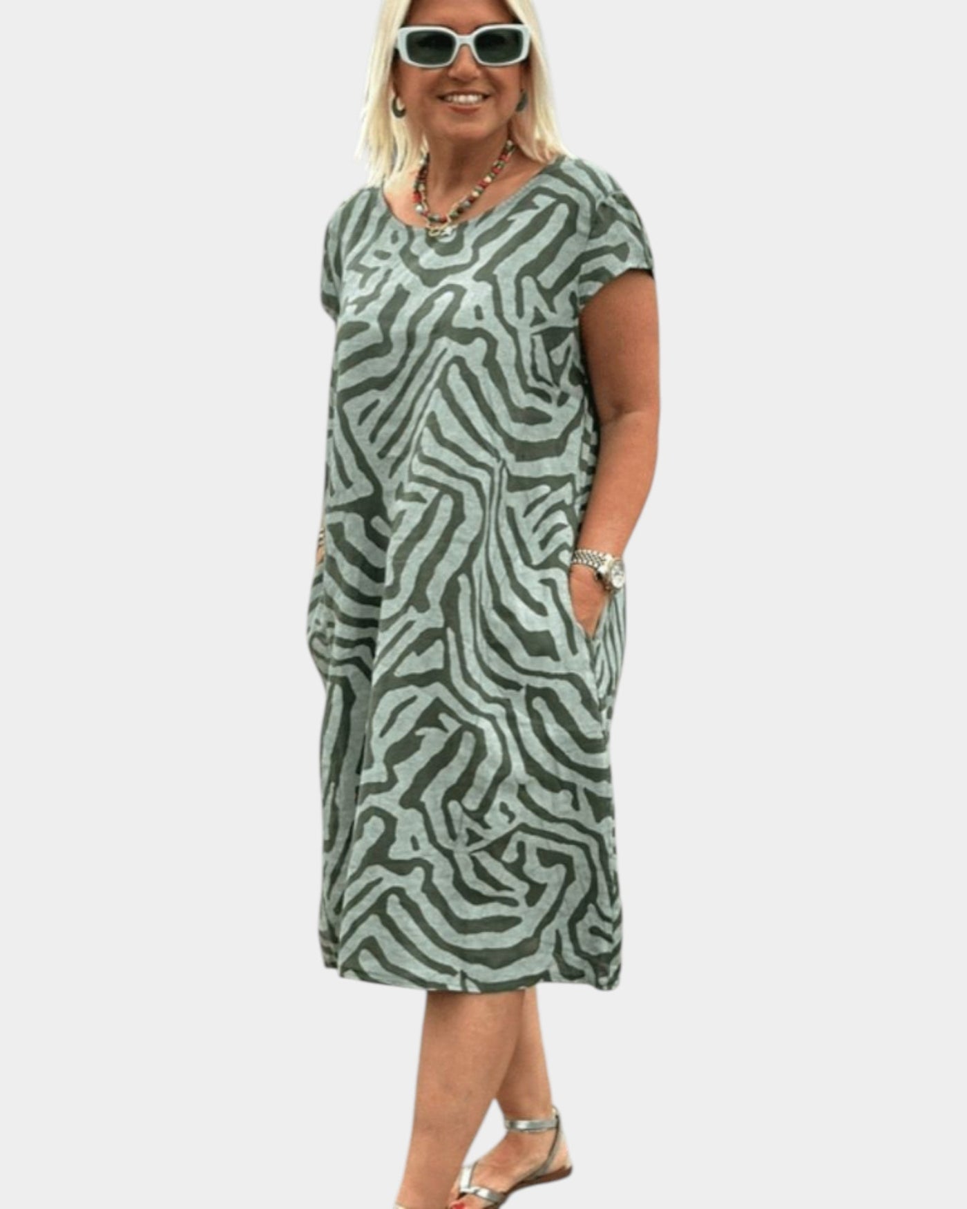 Vestido de verano favorecedor con cuello redondo y estampado